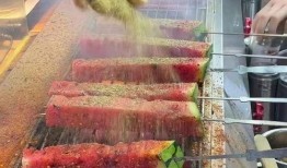 爆料烧烤老板是谁呀视频,火爆网络“爆料烧烤老板”身份之谜